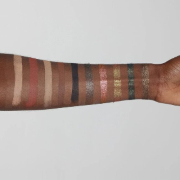 UOMA Black Magic Freedom Eyeshadow Palette - Picture 3 of 11